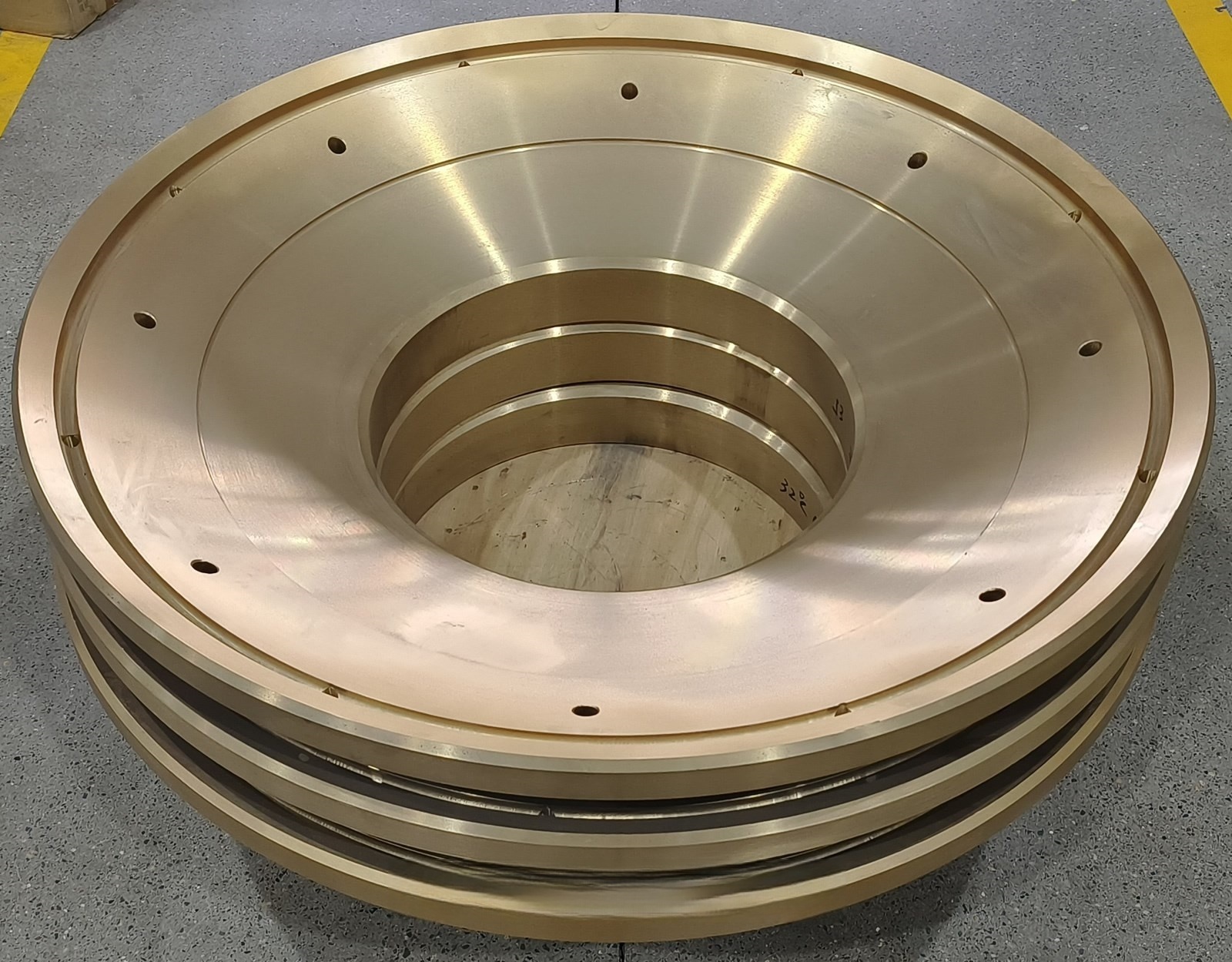 3】Symons-4.25Ft-cone-crusher-4872-6435-Socket-Liner
