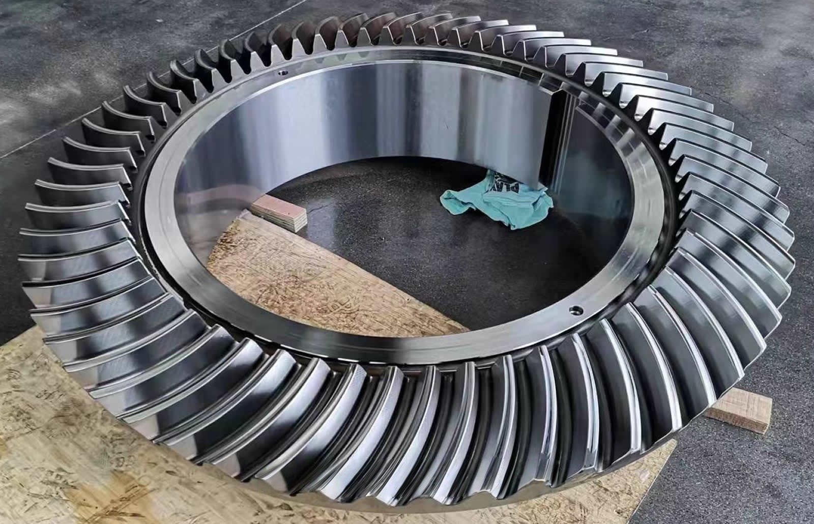 48853db08435dac078b9ceb376cc19c5.jpg 3】metso-54X75-gyratory-crusher-17-302-955-001-ECCENTRIC-GEAR