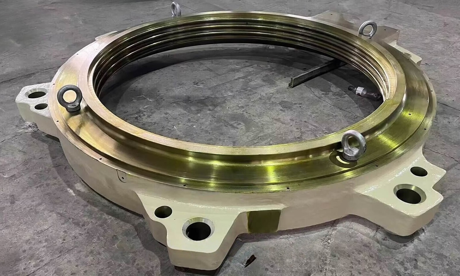 ea64233ae668e60b486b9352502e78eb.jpg 1】metso-HP500-cone-crusher-1061876294-Adjustment-ring