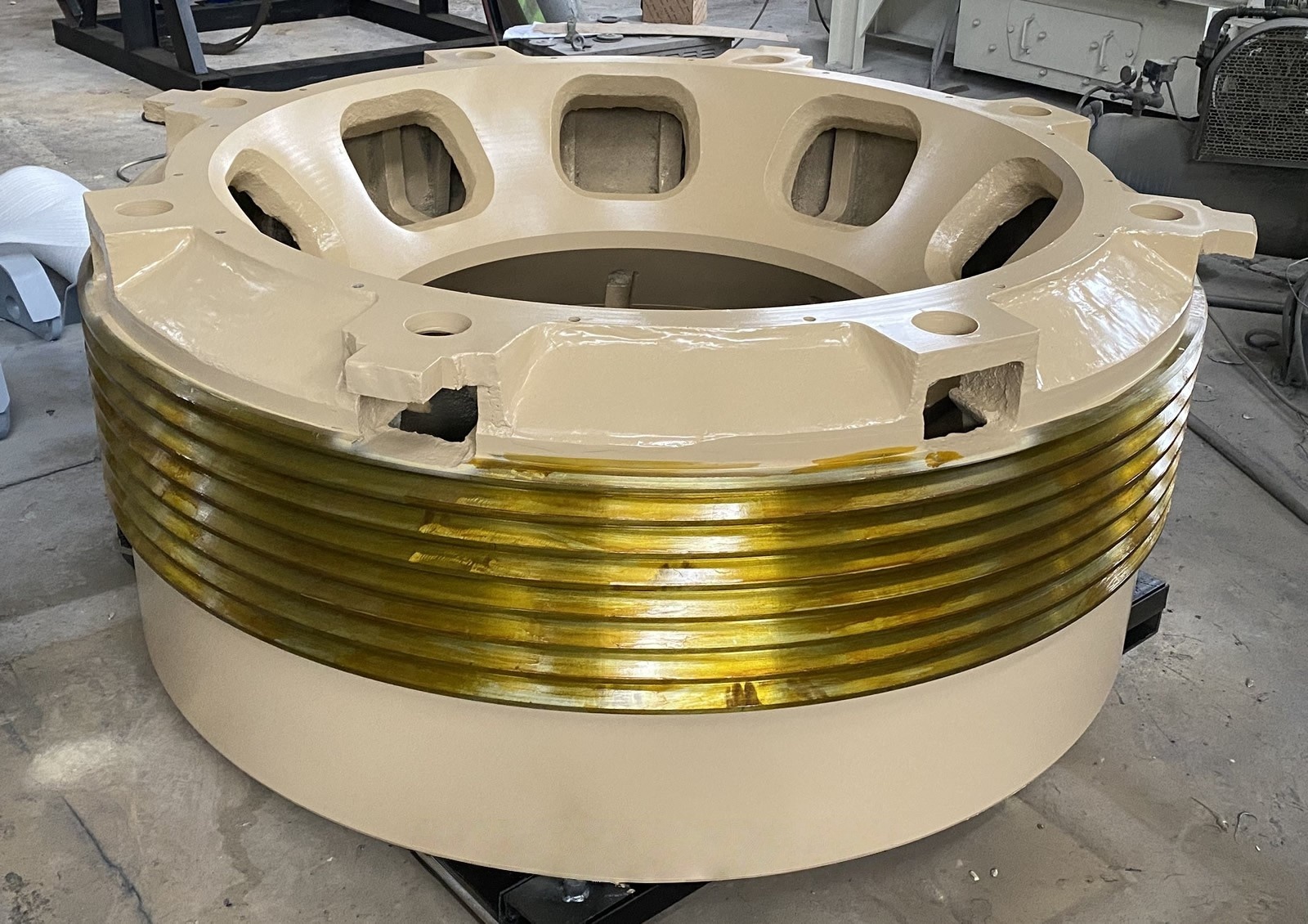 5】symons-5-1-2Ft-cone-crusher-2005-6198-bowl