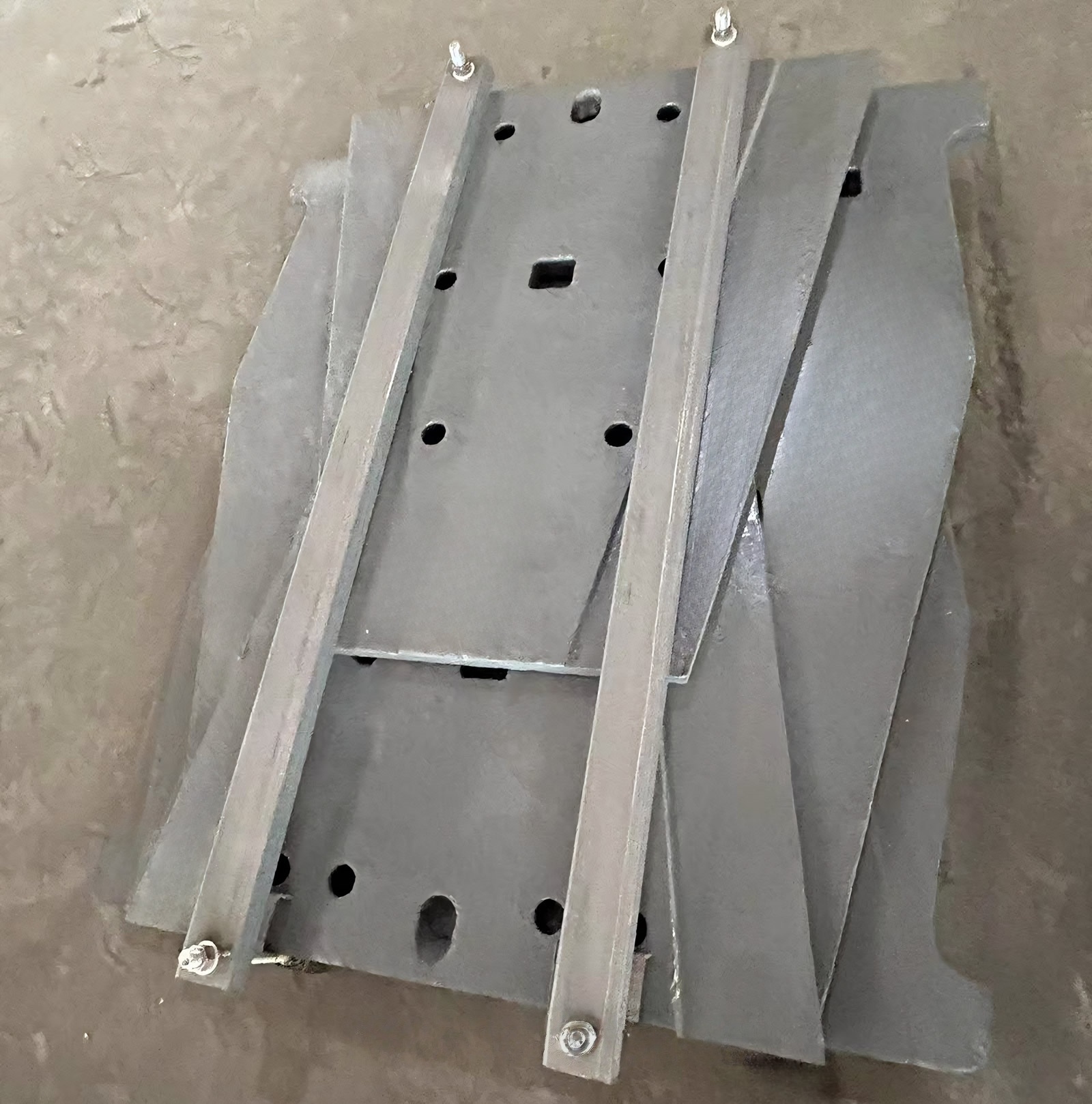 2】sandvik-CJ615-JM1511-jaw-crusher-402.4521-01-402.4522-01-Cheek-plate